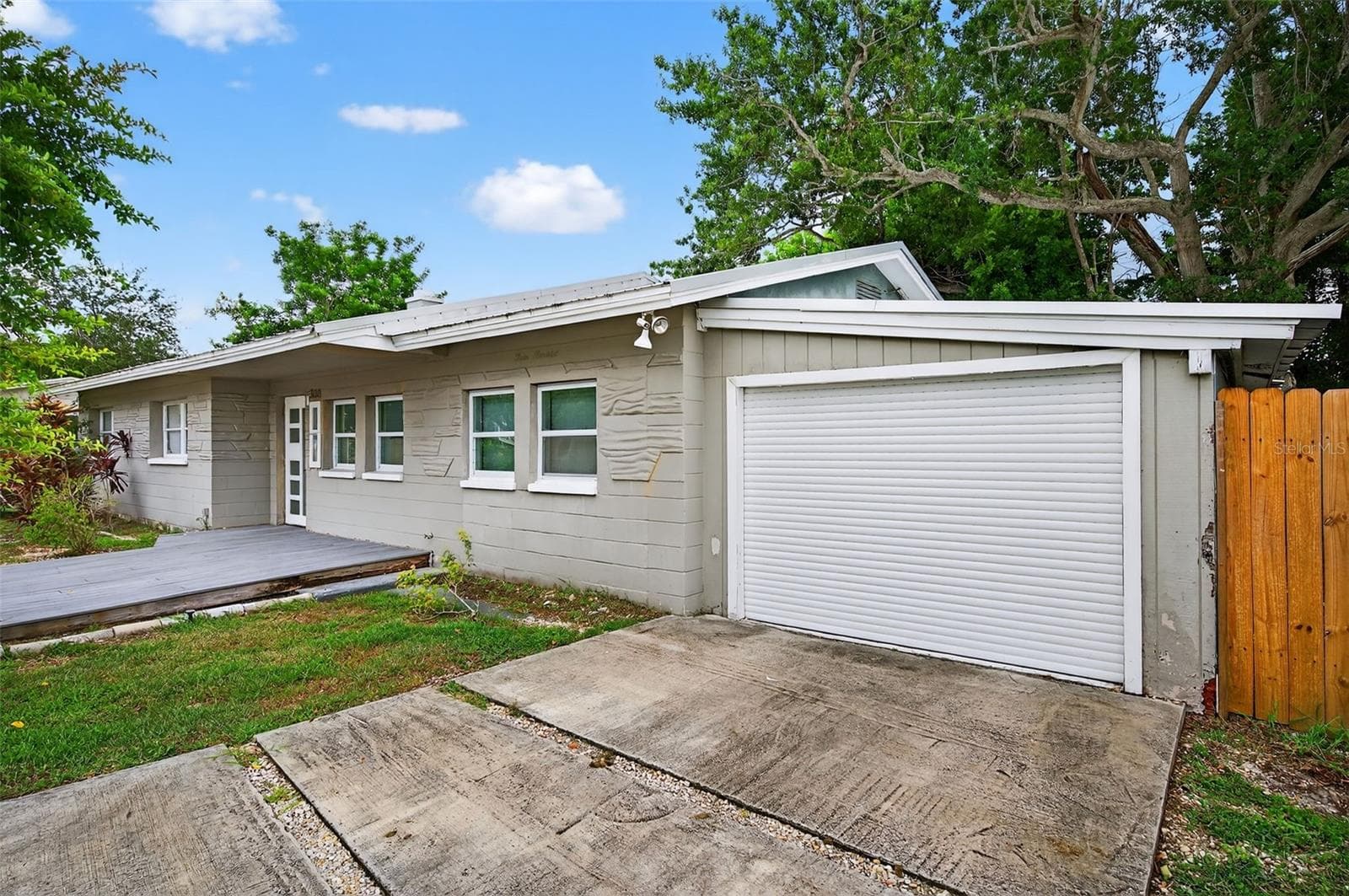 300 Davison Avenue NE photo 02