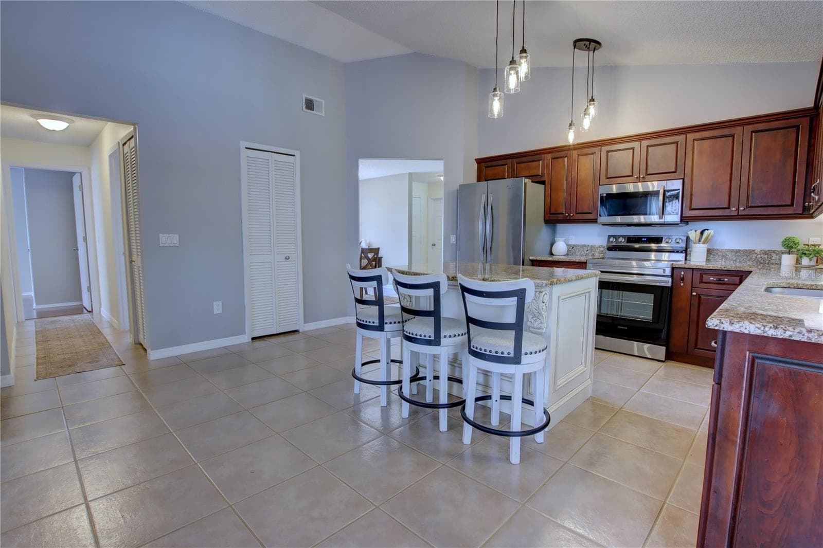 916 Mentmore Circle photo 06