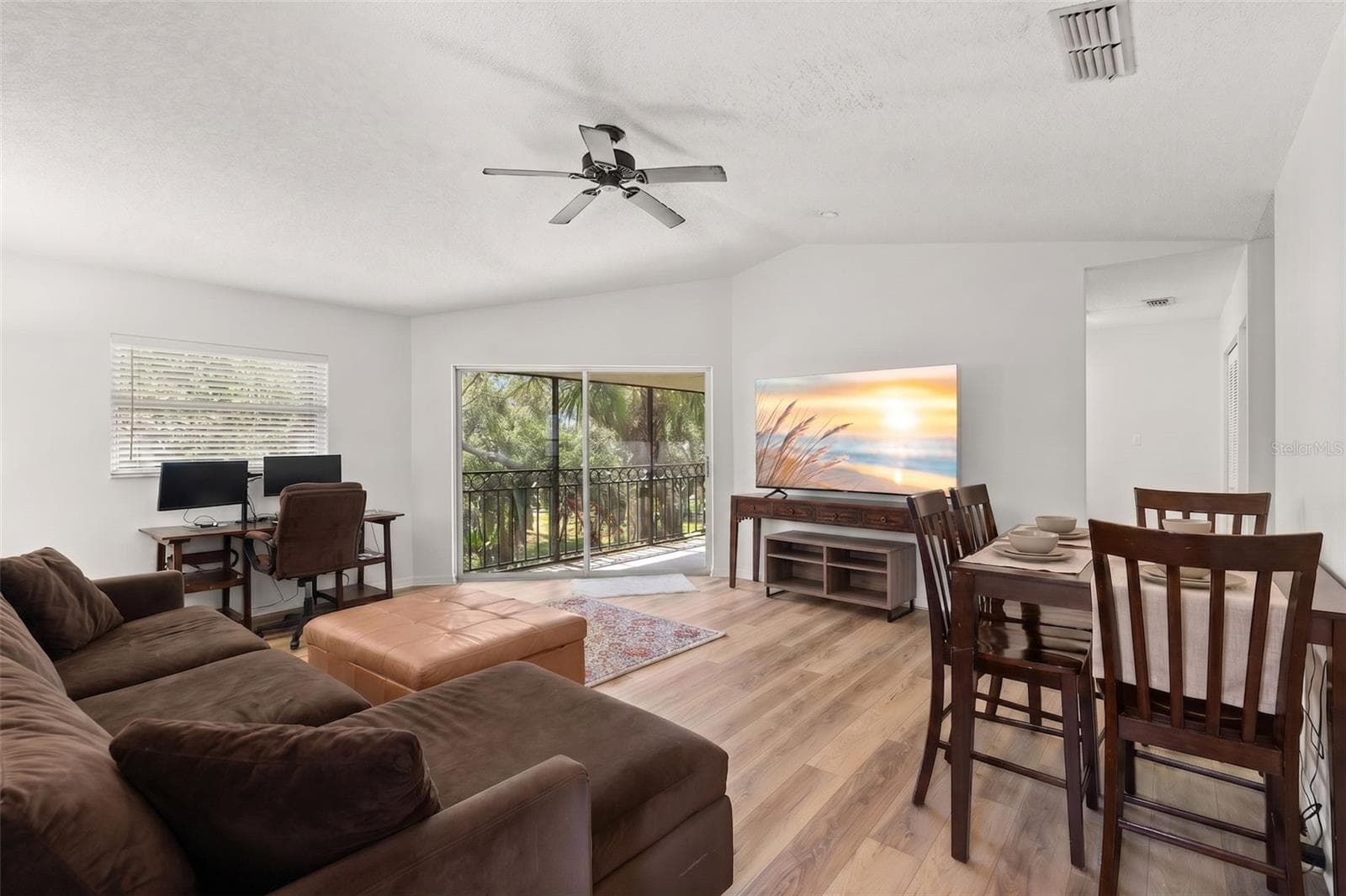 500 Santa Cruz Place NE F photo 04