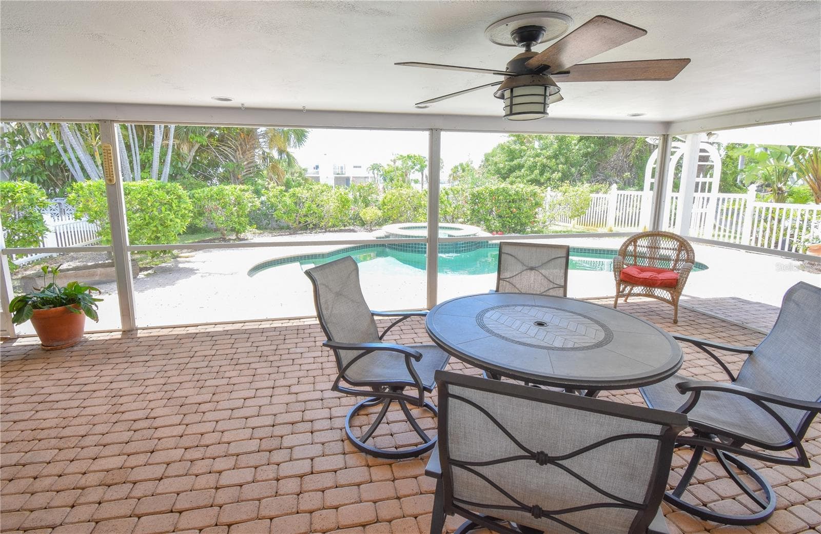 290 Monte Cristo Boulevard photo 07