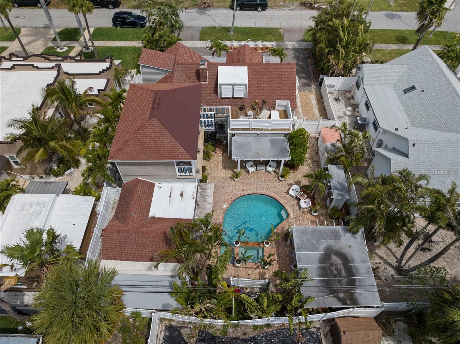 806 Narcissus Avenue