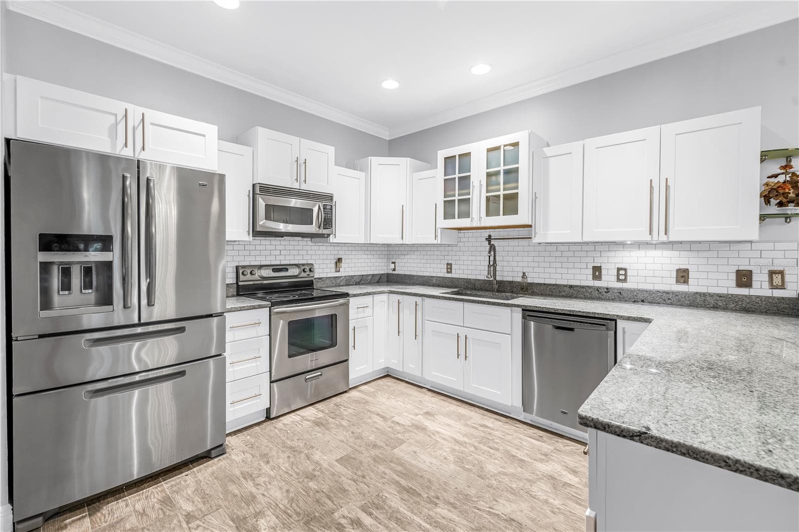 409 Barcelona Drive photo 04