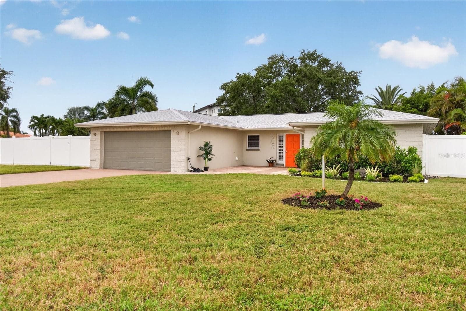10100 Paradise Boulevard photo 02