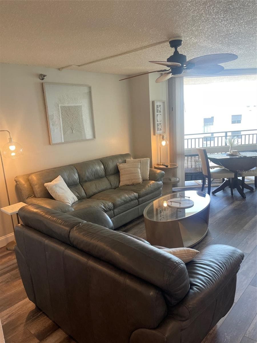 690 Island Way 1112 photo 05