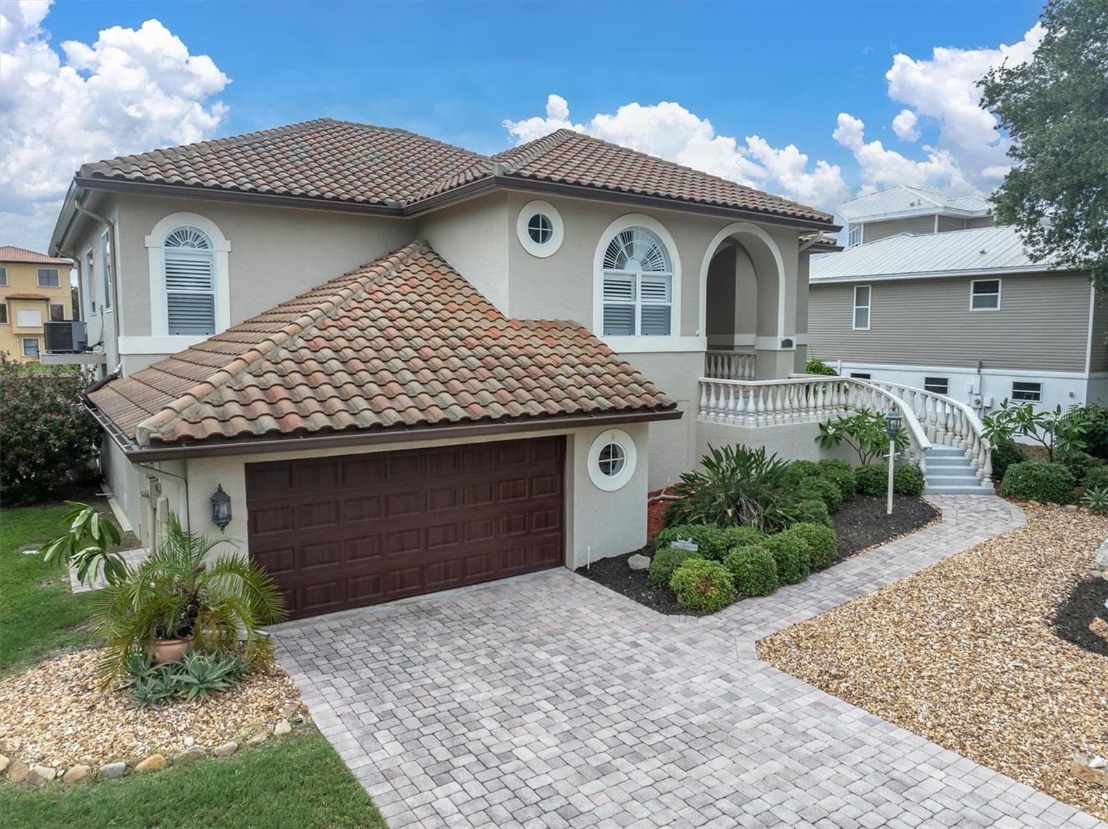 2853 Seabreeze Drive S photo 04
