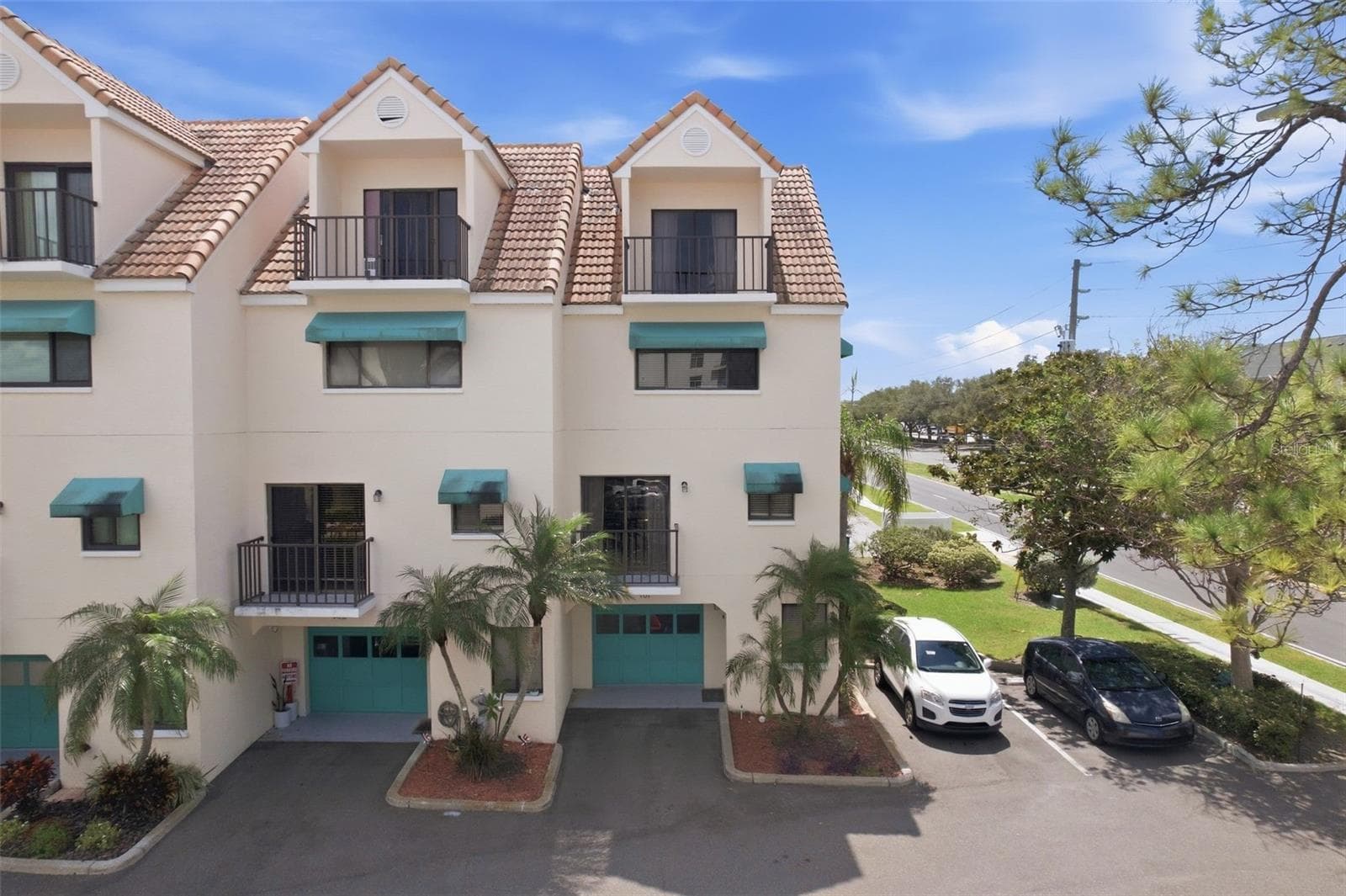 325 Island Way 101