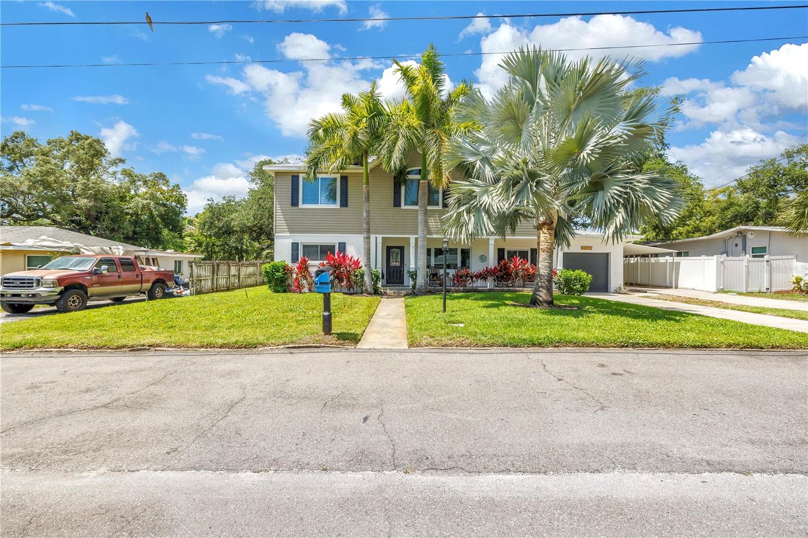 10819 Seminole Drive N photo 07