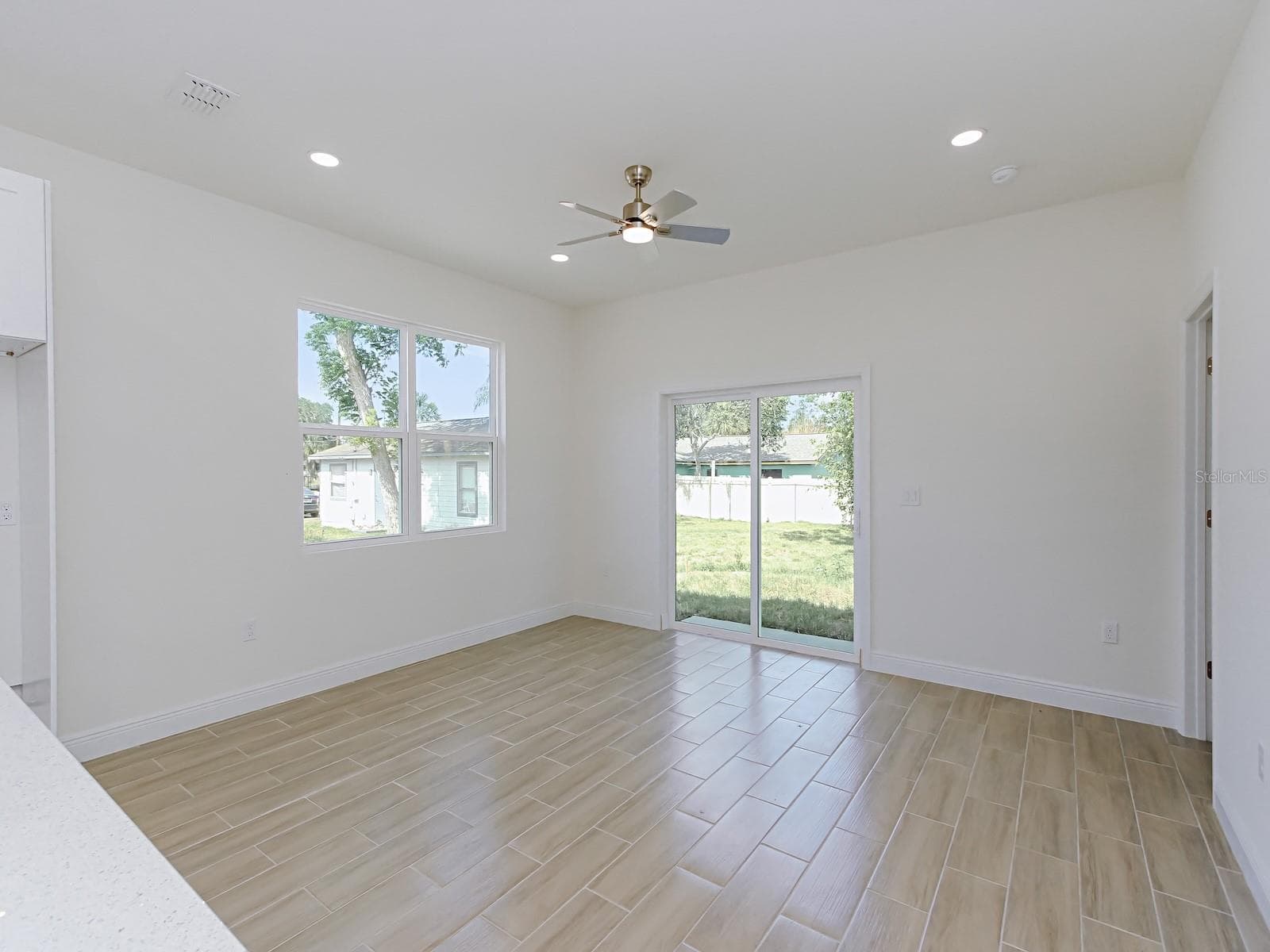 1216 S Pomegranite Avenue photo 05