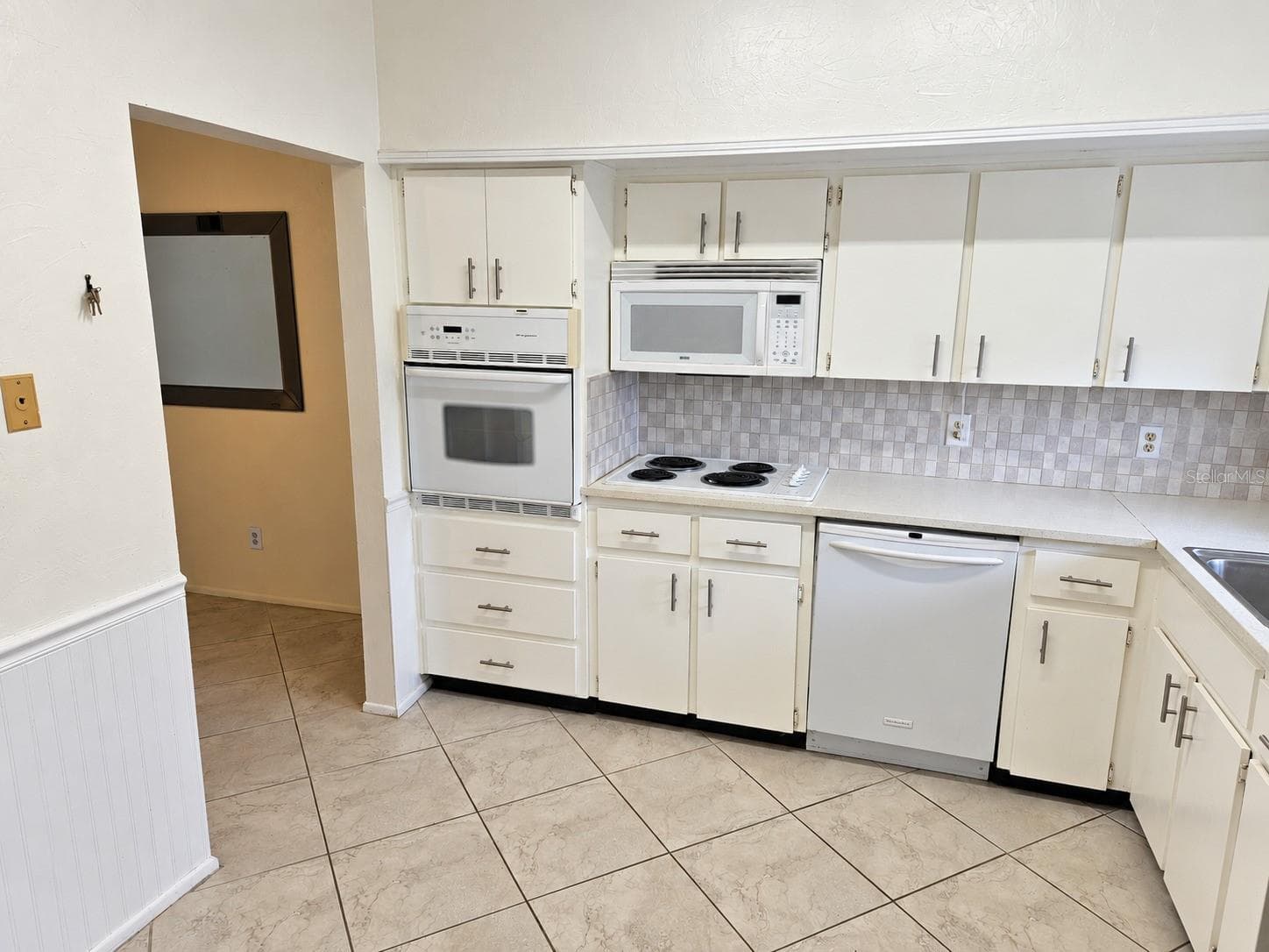 2436 Rhodesian Drive 48 photo 05
