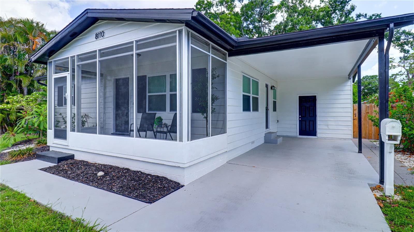 8110 Diagonal Road N photo 03