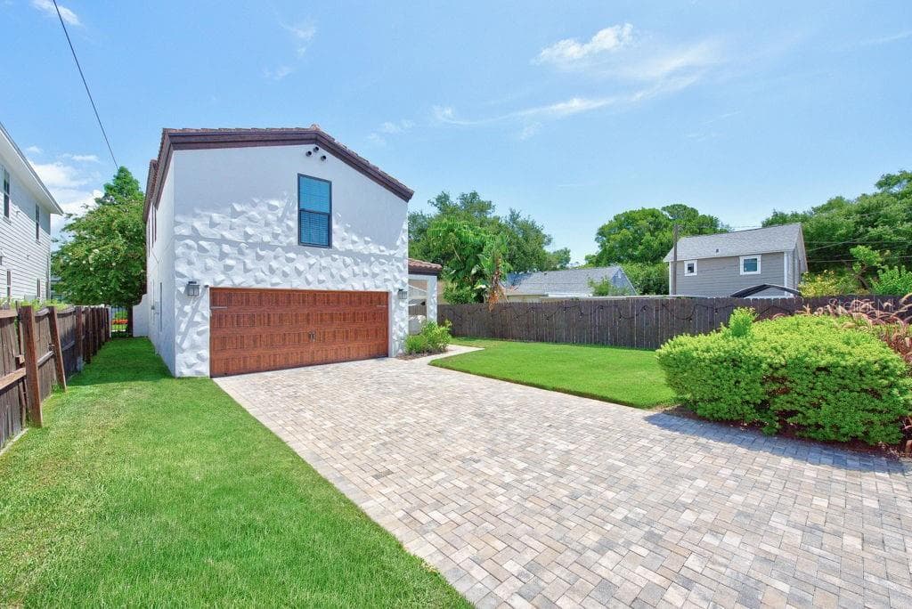 626 35th Avenue N photo 02
