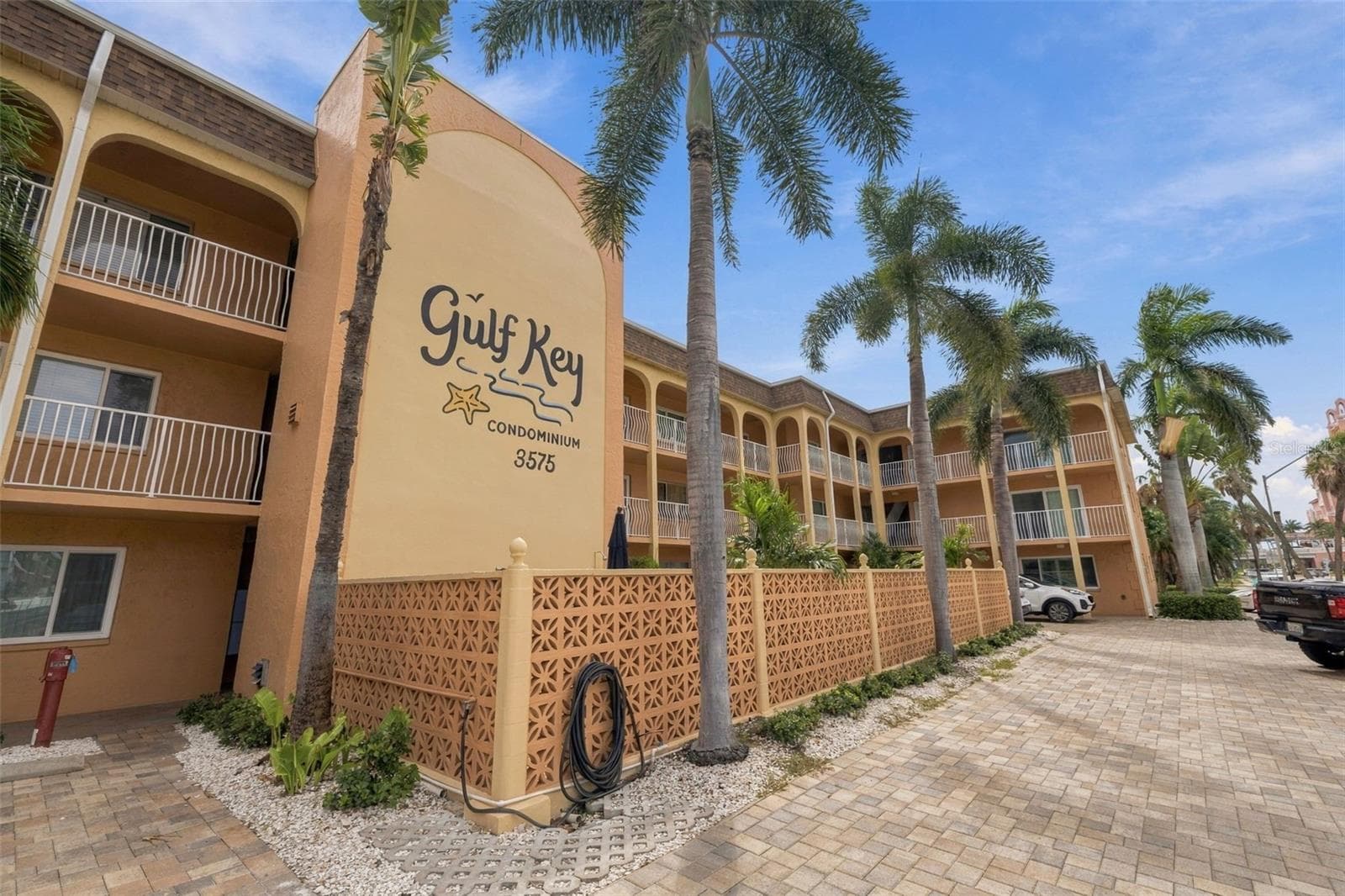 3575 Gulf Boulevard 105 photo 03