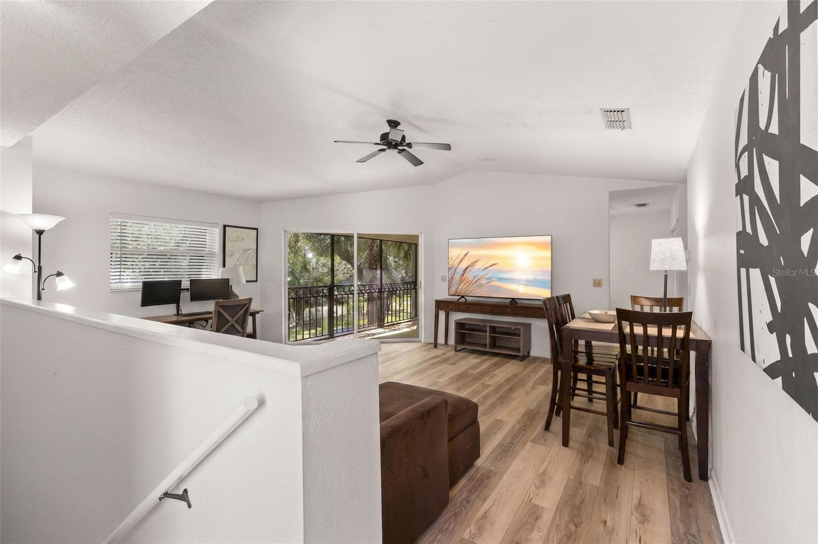 500 Santa Cruz Place NE F photo 03
