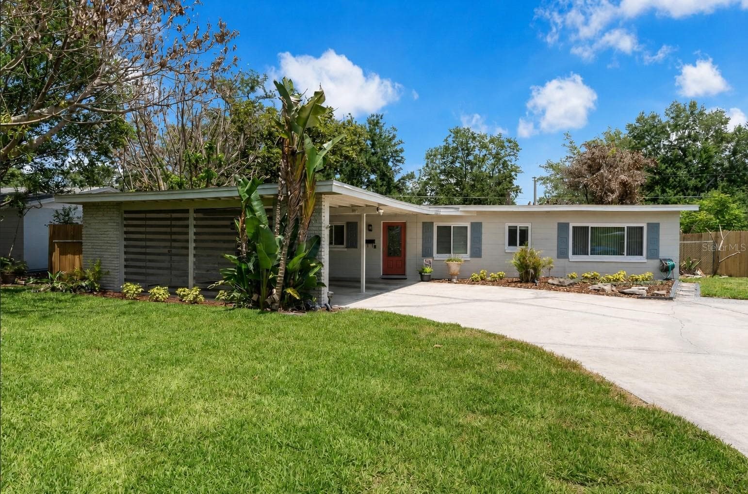 2215 Woodcrest Drive