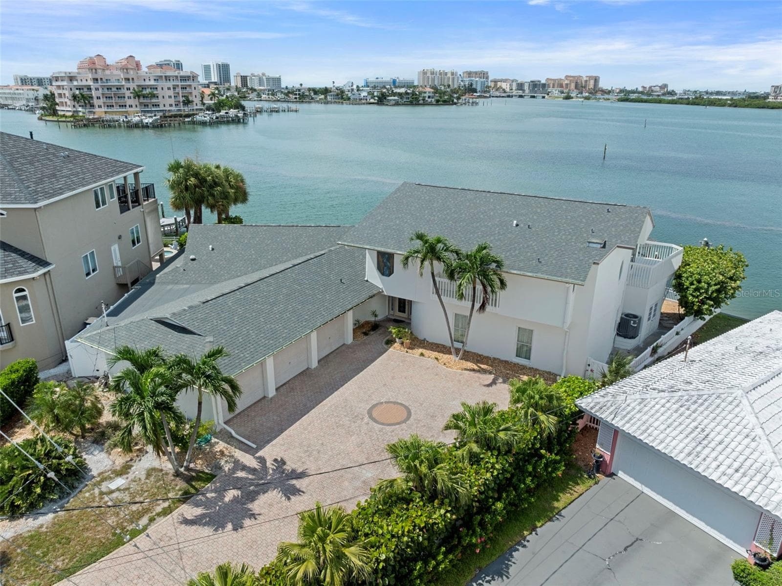 290 Bayside Drive photo 04