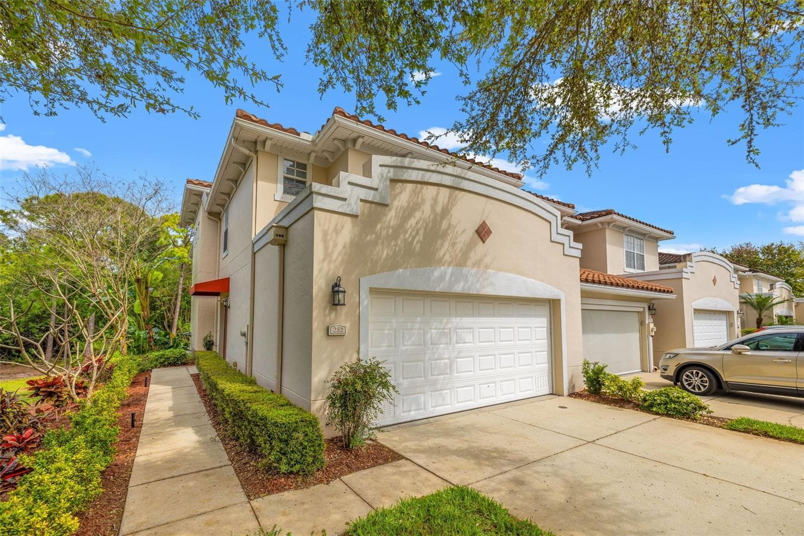 252 Valencia Circle photo 03