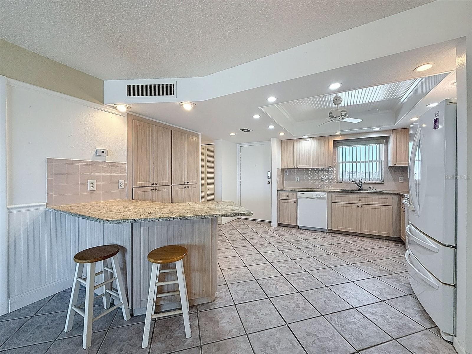4550 Cove Circle 507 photo 06