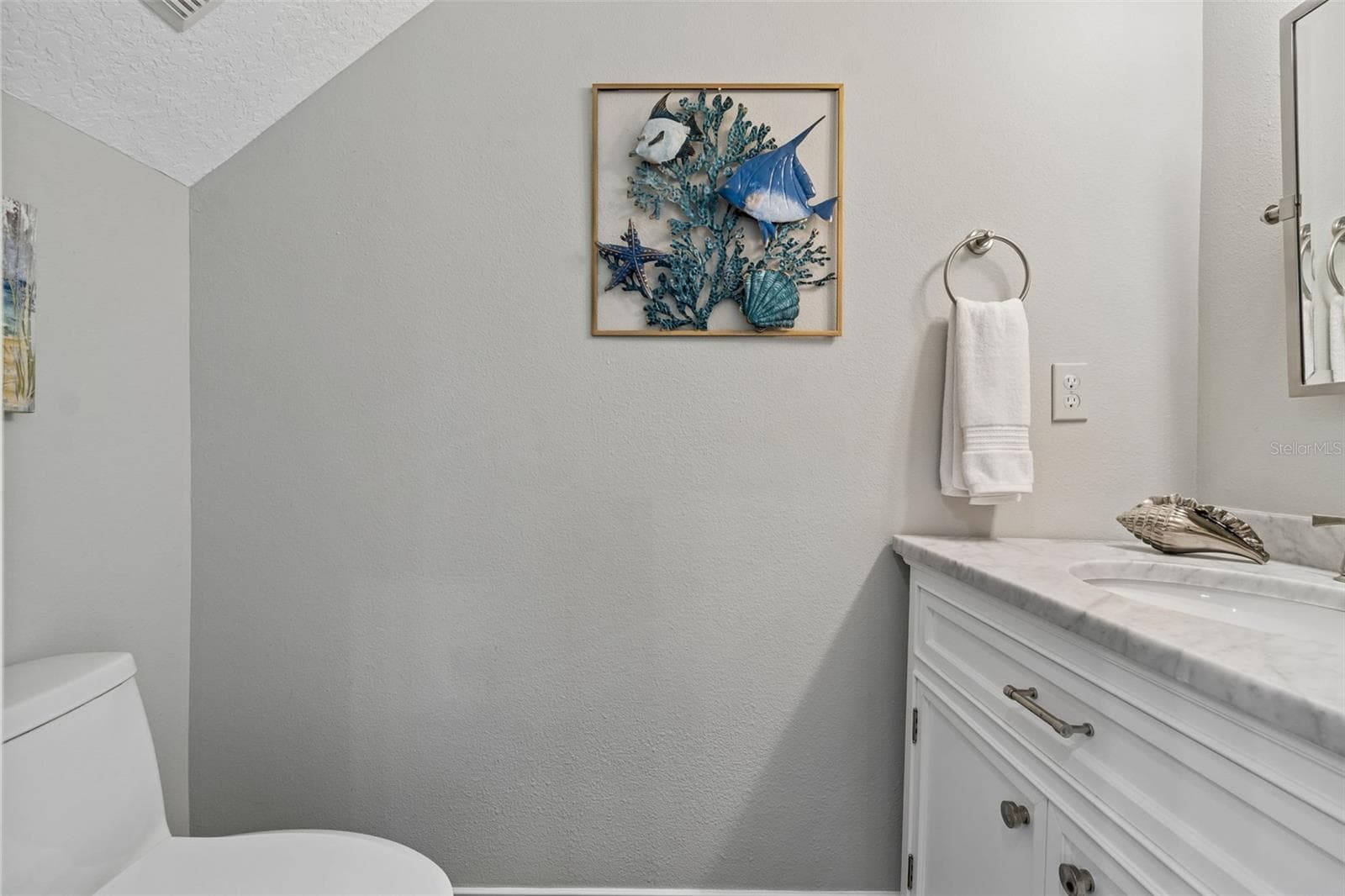 460 Date Palm Court NE photo 04