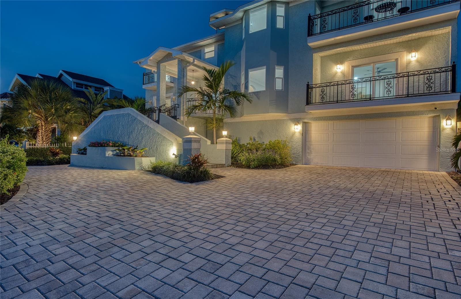 289 8th Avenue N photo 02