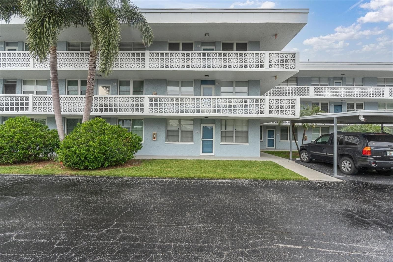 4715 Bay Street NE 330 photo 02