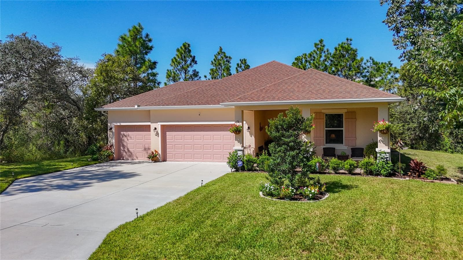 12 Dahlia Court S photo 04