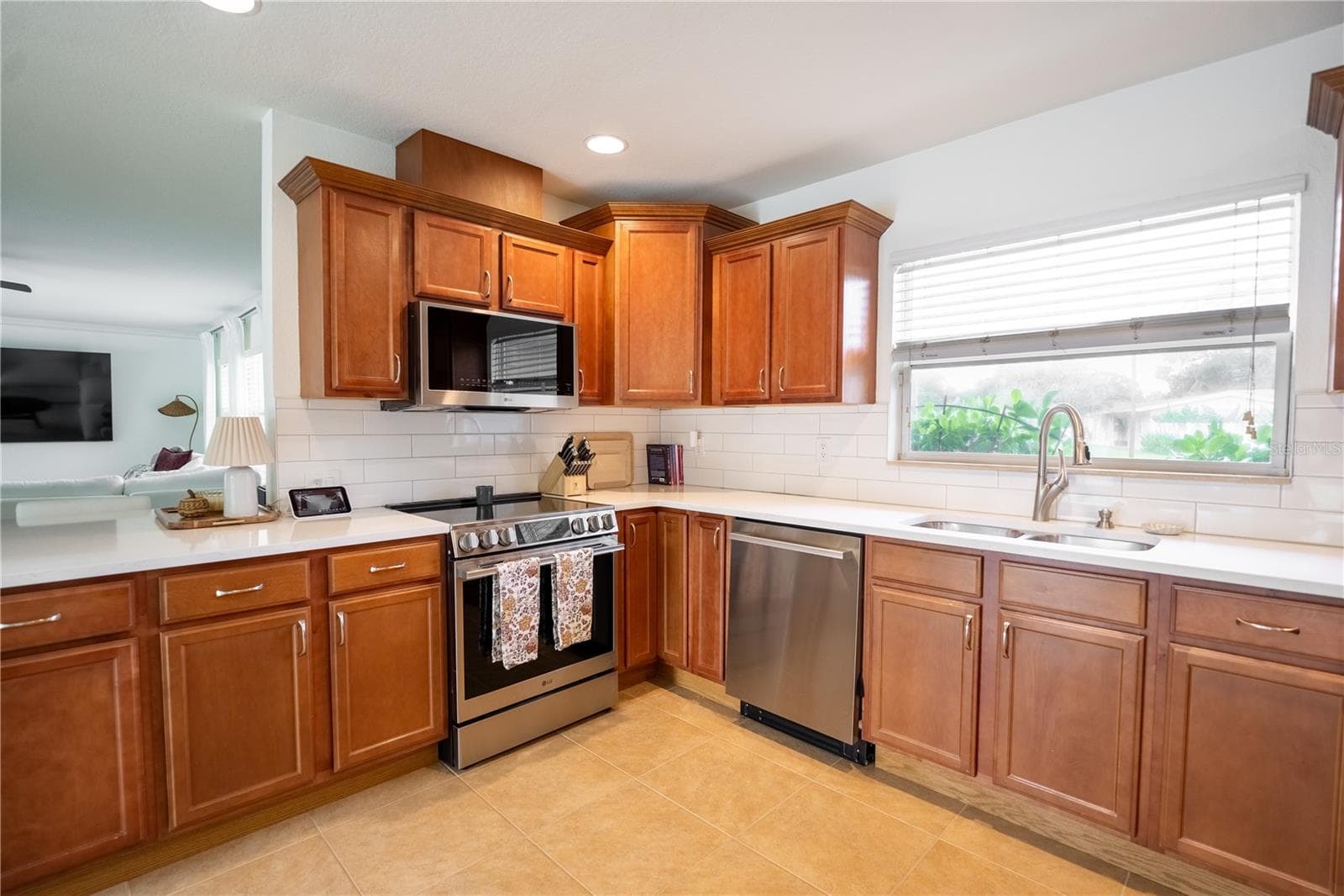 686 Southwest Boulevard N photo 07