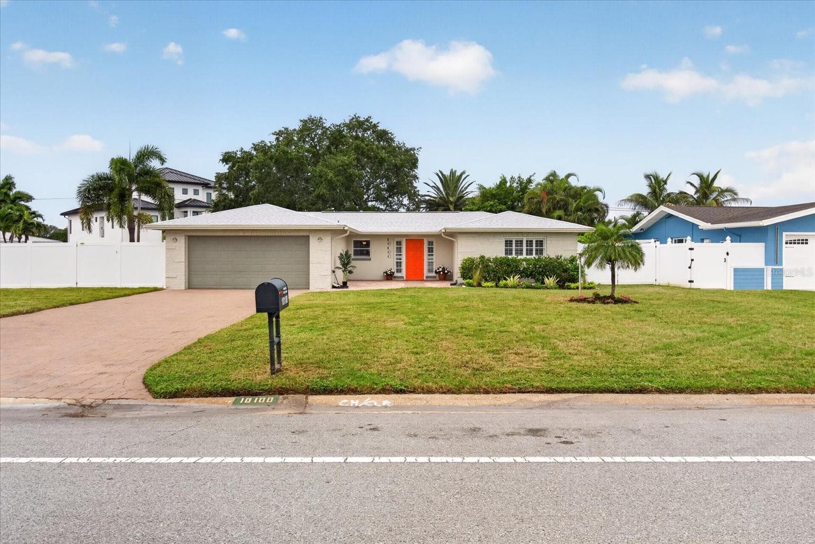 10100 Paradise Boulevard photo 03