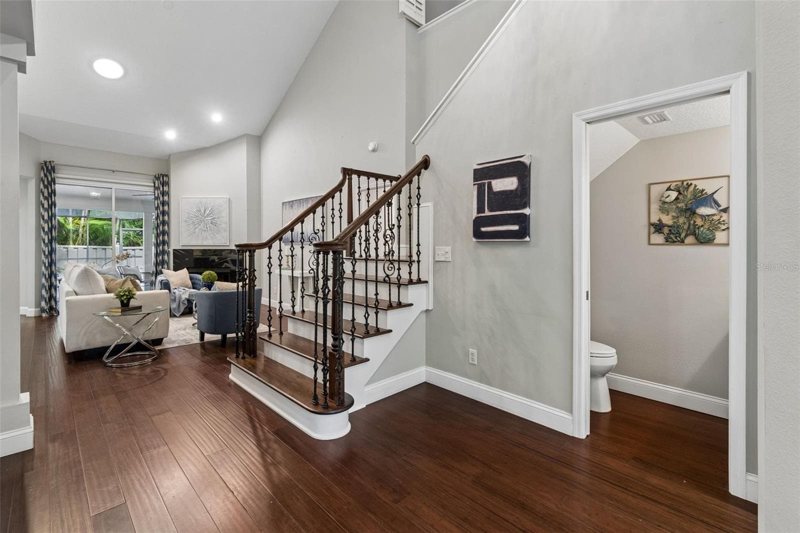 460 Date Palm Court NE photo 03