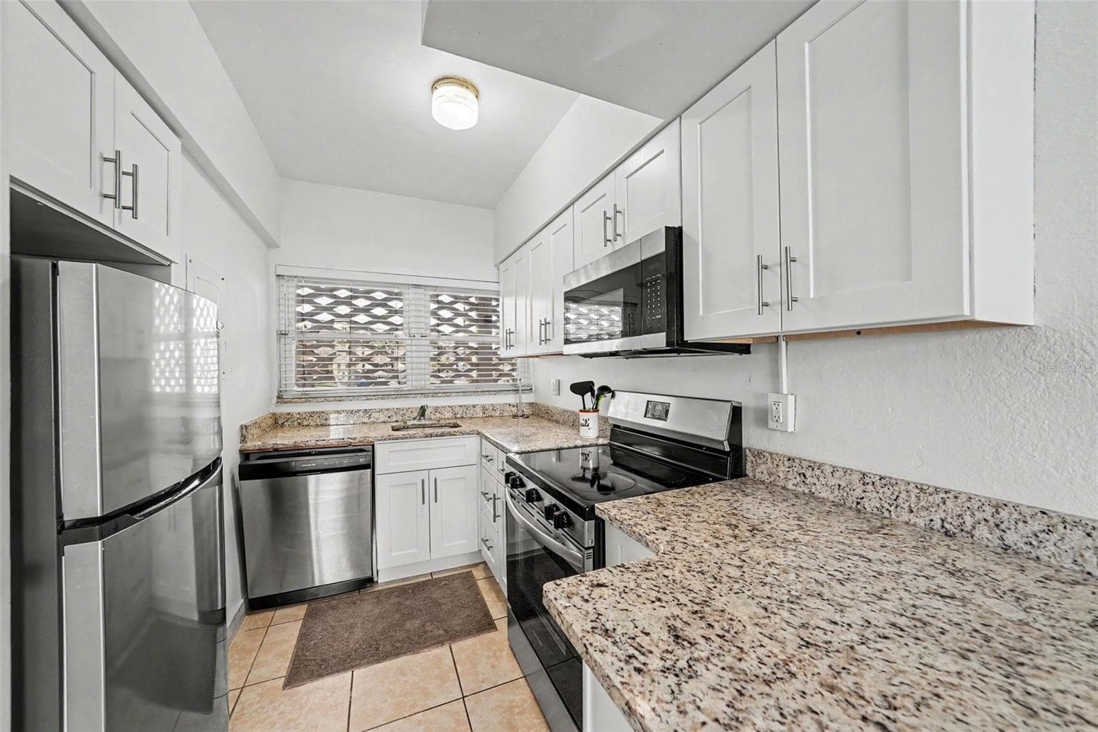 7050 Sunset Way 11 photo 03