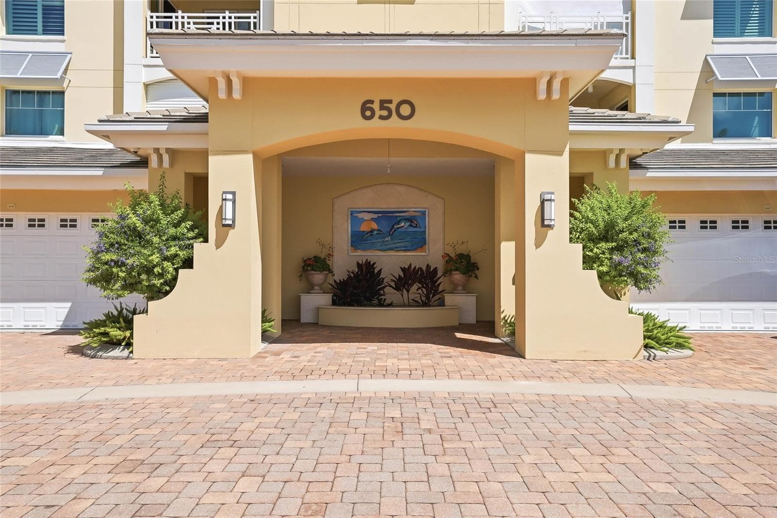 650 Collany Road 401 photo 07