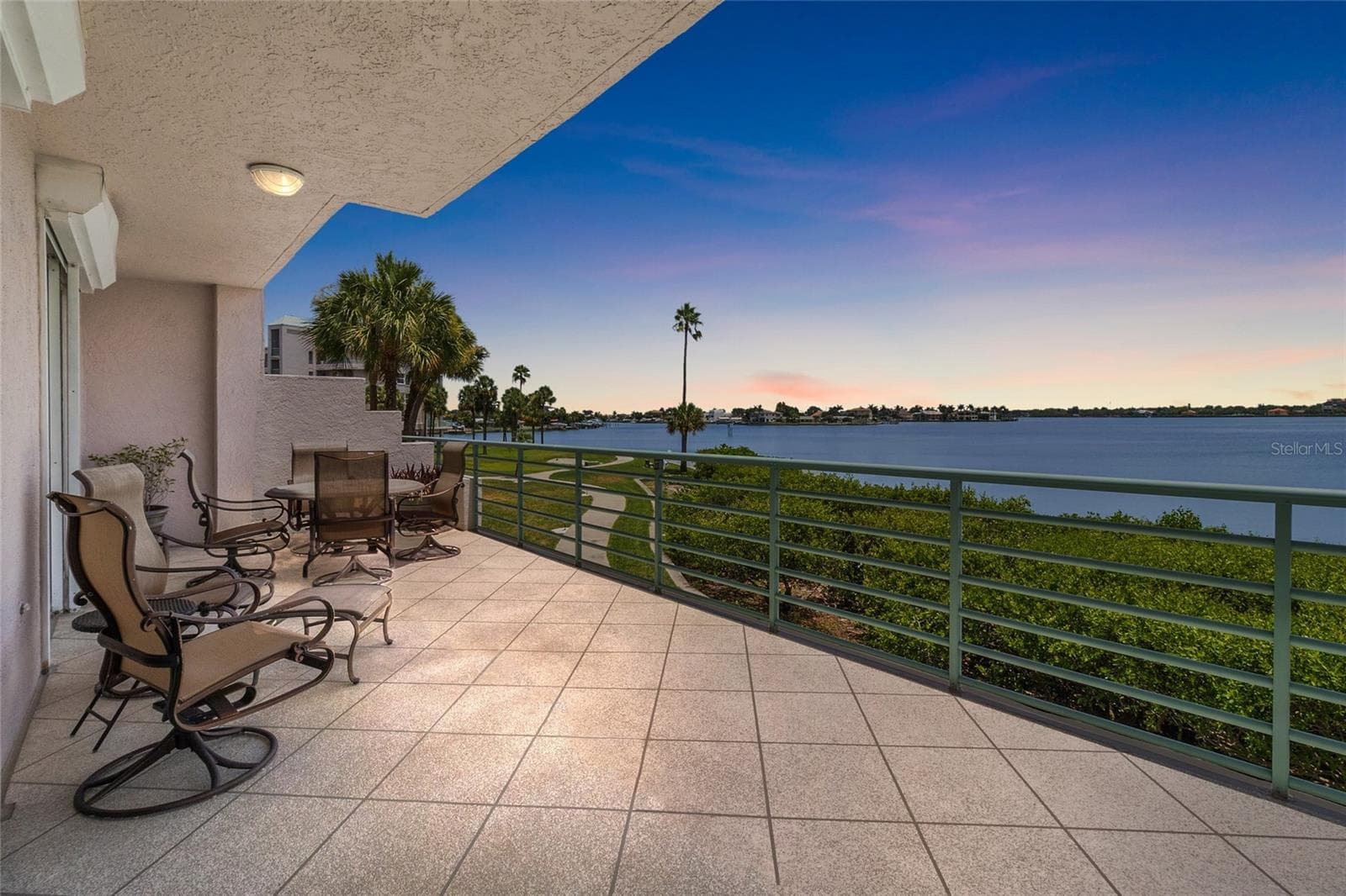 8021 Sailboat Key Boulevard S 106 photo 02