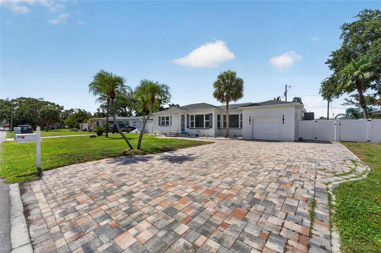4810 Del Rio Way S photo 03