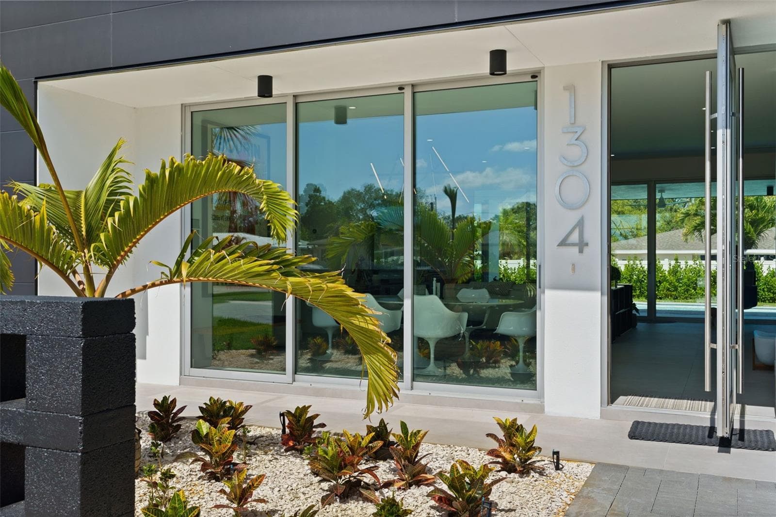 1304 Indian Rocks Road photo 02