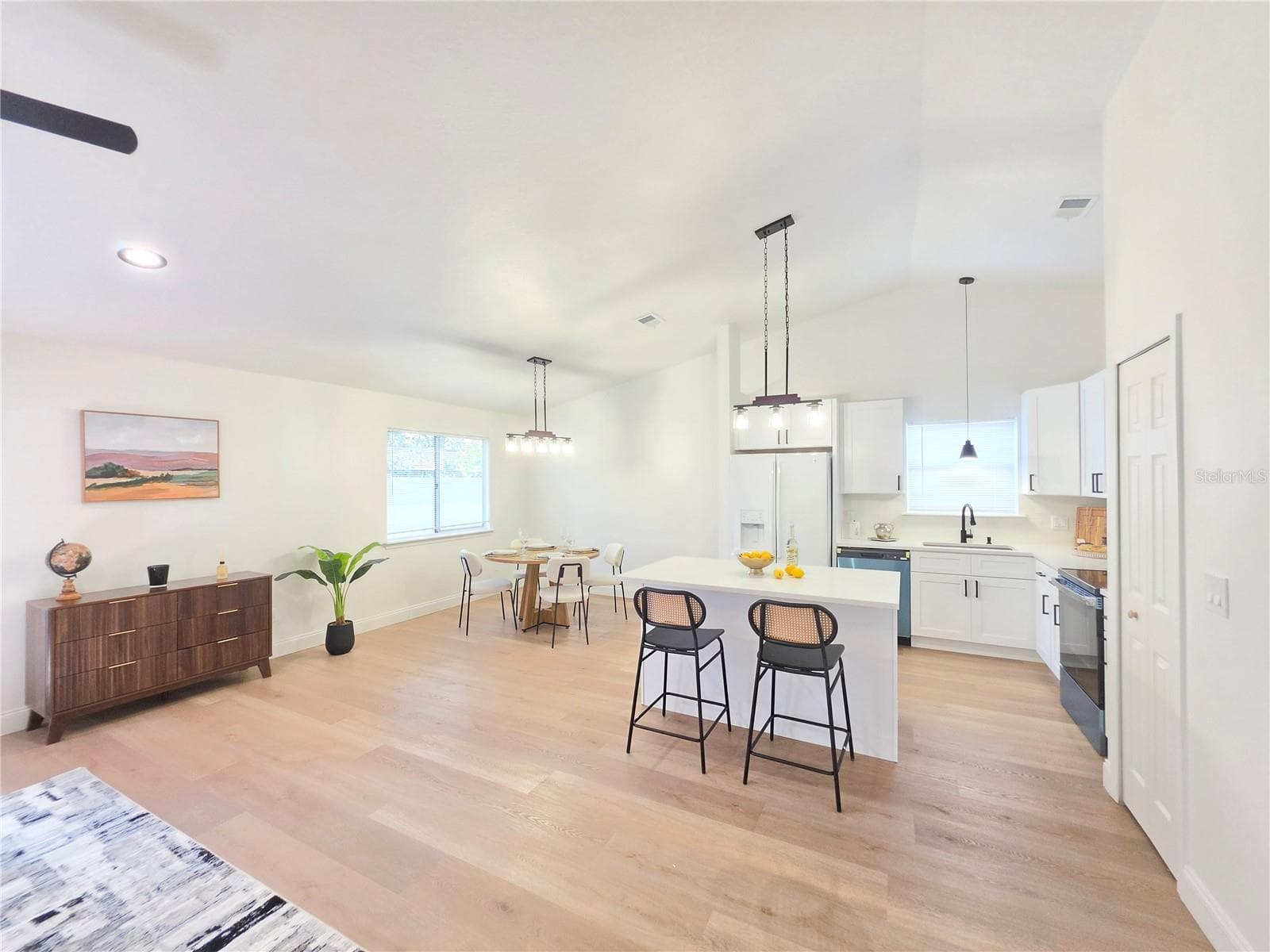 850 Aries Road W
