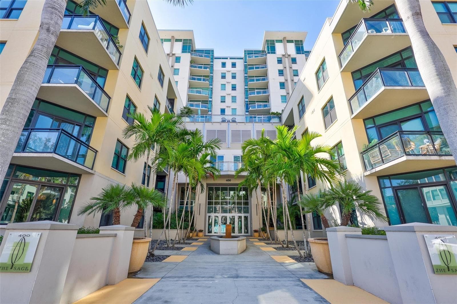 400 4th Avenue S 1004