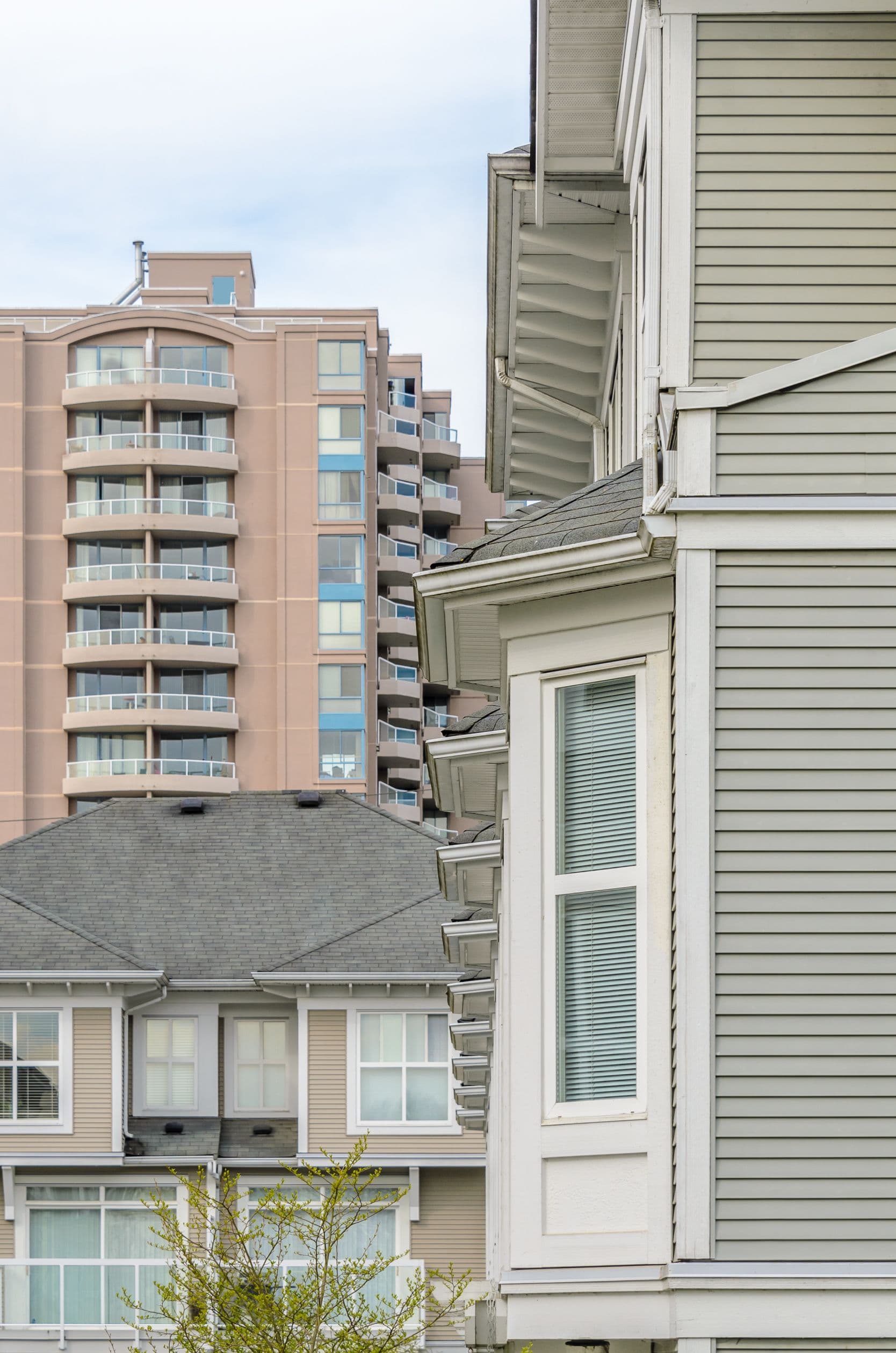 Townhomes vs. Condos in Tampa Bay: Which is Right for You?