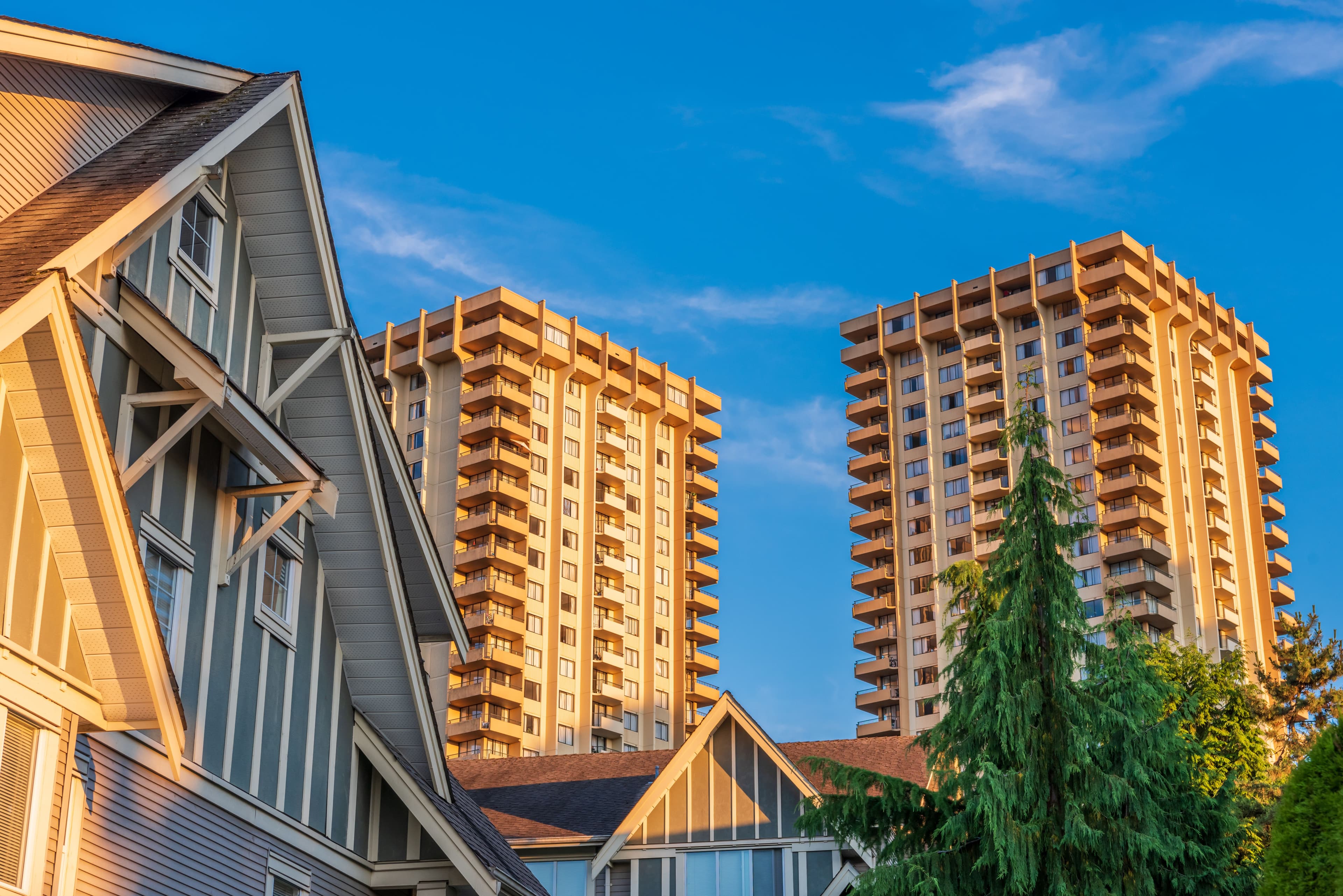Townhomes vs Condos in Tampa Bay: A Buyer's Guide