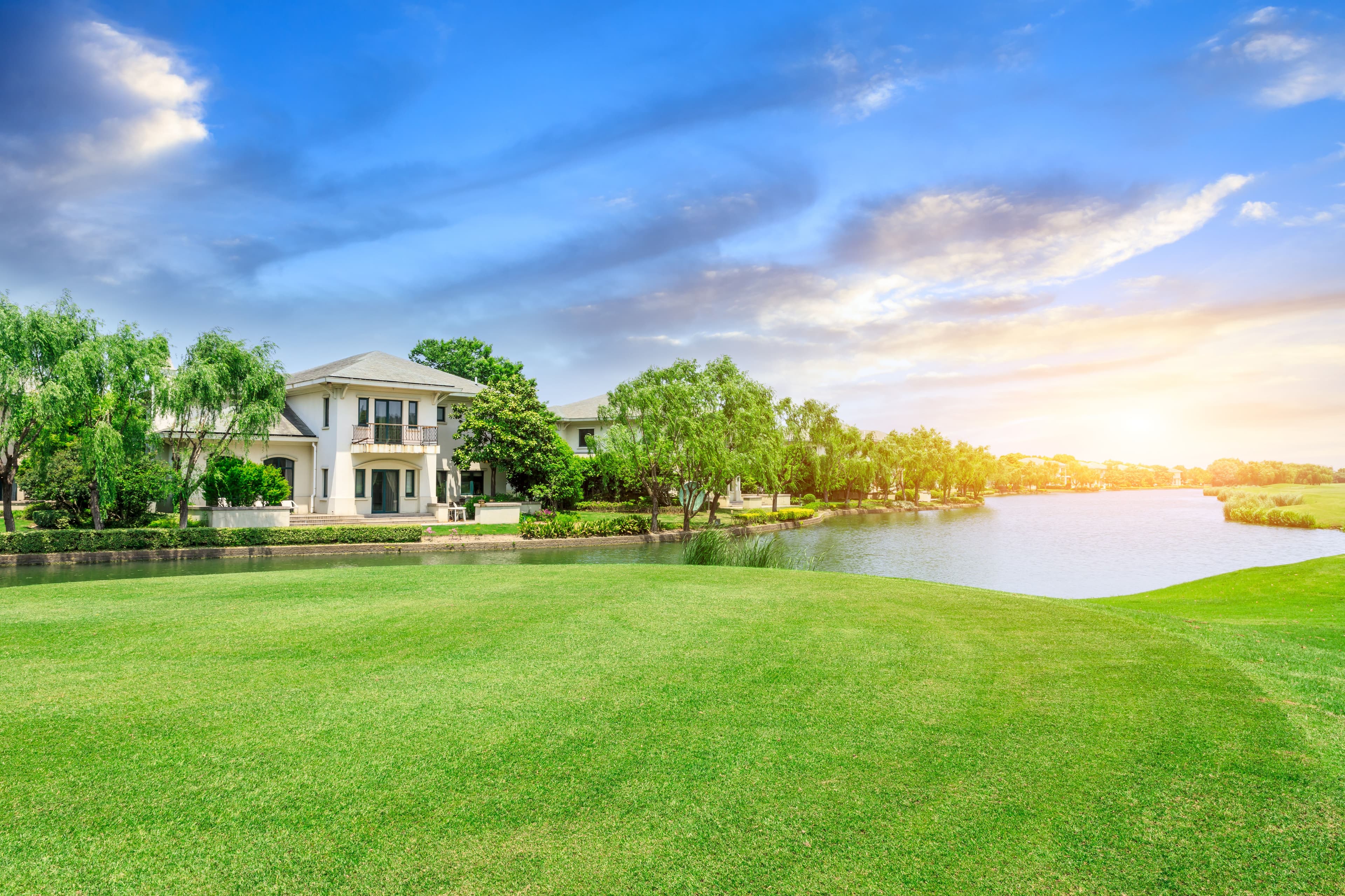 Why Golf Course Homes in Florida Are Ideal for Retirees